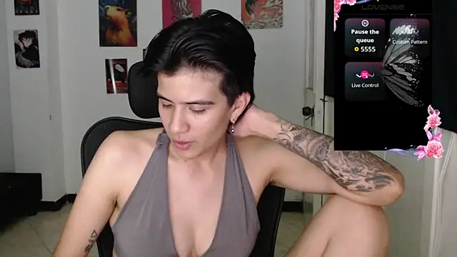 Snapshot of Dha_lia0 chatting on December 4, 2025, 1:37 am Dha lia0 online show from December 4, 2025, 1:37 am