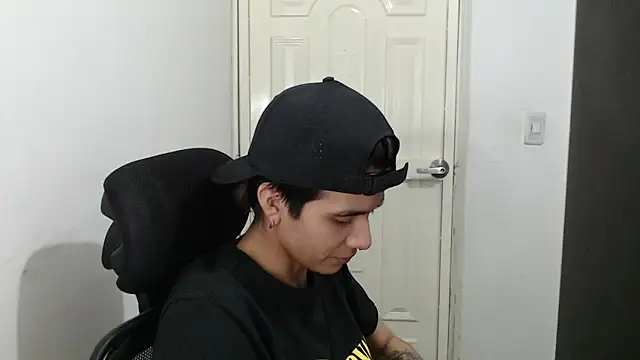 Snapshot of Dha_lia0 chatting on January 20, 2025, 4:32 am Dha lia0 online show from January 20, 2025, 4:32 am