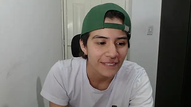 Snapshot of Dha_lia0 chatting on January 24, 2025, 12:20 am Dha lia0 online show from January 24, 2025, 12:20 am