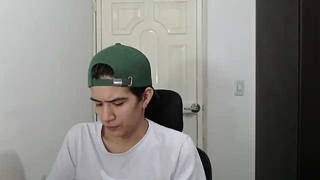 Snapshot of Dha_lia0 chatting on January 23, 2025, 9:18 pm Dha lia0 online show from January 23, 2025, 9:18 pm