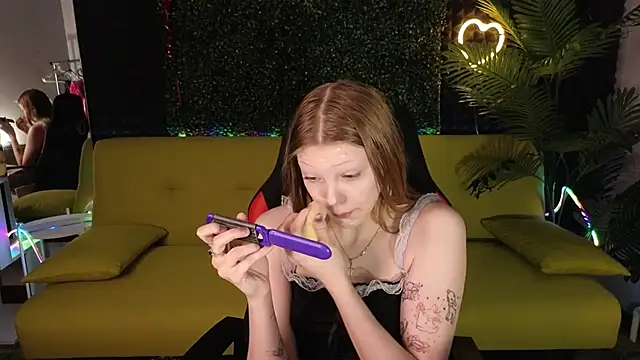 MiaWhisper online show from February 28, 2025, 1:15 am