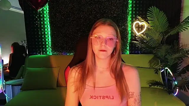 MiaWhisper online show from February 13, 2025, 1:08 am