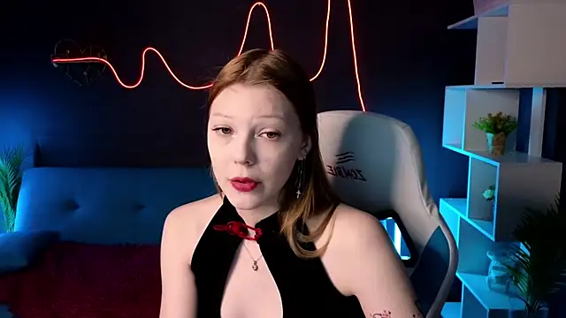 MiaWhisper online show from February 2, 2025, 8:13 am