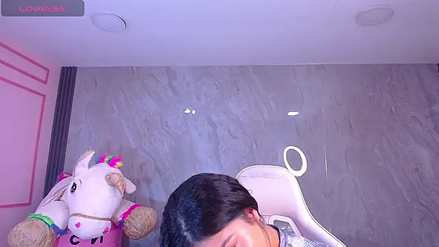 Snapshot of Skye_Little_v chatting on October 16, 2025, 3:15 am Skye Little v online show from October 16, 2025, 3:15 am