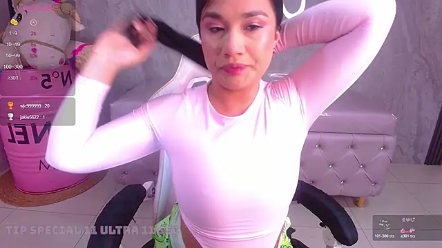 Snapshot of Skye_Little_v chatting on November 6, 2025, 4:27 am Skye Little v online show from November 6, 2025, 4:27 am