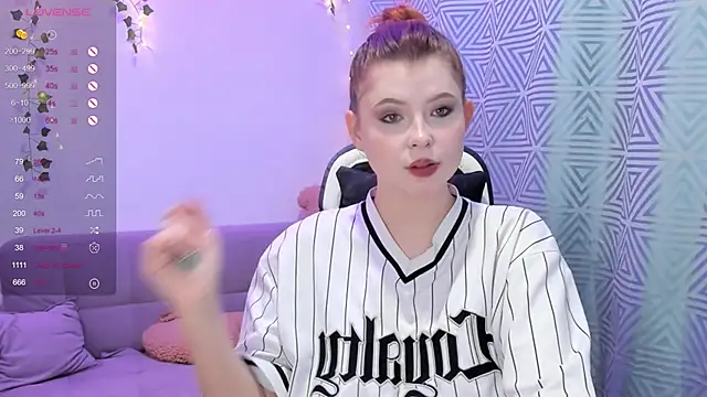 Snapshot of sophie_mooreee chatting on January 26, 2025, 4:09 pm sophie mooreee online show from January 26, 2025, 4:09 pm