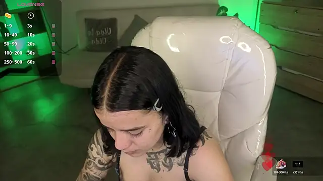 Nicole Foxx  online show from January 10, 2026, 6:14 pm