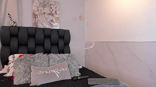 Snapshot of miss_hellen2 chatting on April 19, 2026, 4:02 am miss hellen2 online show from April 19, 2026, 4:02 am