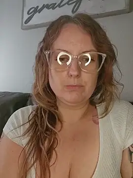 Snapshot of TattedMamaXOXO chatting on September 22, 2025, 6:36 pm TattedMamaXOXO online show from September 22, 2025, 6:36 pm