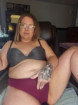 Snapshot of TattedMamaXOXO chatting on March 1, 2025, 7:48 pm TattedMamaXOXO online show from March 1, 2025, 7:48 pm