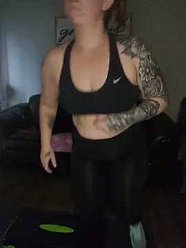 Snapshot of TattedMamaXOXO chatting on November 19, 2025, 6:30 pm TattedMamaXOXO online show from November 19, 2025, 6:30 pm