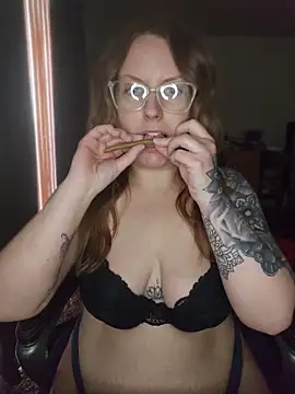 TattedMamaXOXO online show from May 15, 2026, 7:56 pm