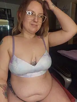 Snapshot of TattedMamaXOXO chatting on February 20, 2025, 4:25 pm TattedMamaXOXO online show from February 20, 2025, 4:25 pm