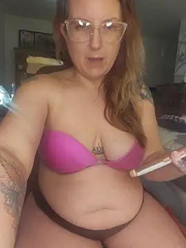 Snapshot of TattedMamaXOXO chatting on February 25, 2025, 3:53 pm TattedMamaXOXO online show from February 25, 2025, 3:53 pm