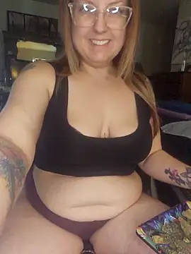 Snapshot of TattedMamaXOXO chatting on February 27, 2025, 4:54 pm TattedMamaXOXO online show from February 27, 2025, 4:54 pm