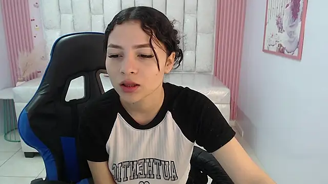 Snapshot of shalon_diaz_s chatting on September 17, 2025, 1:02 pm shalon diaz s online show from September 17, 2025, 1:02 pm