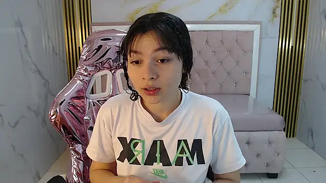 Snapshot of shalon_diaz_s chatting on February 22, 2025, 1:13 pm shalon diaz s online show from February 22, 2025, 1:13 pm
