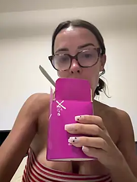 SexySophiaax online show from May 19, 2026, 2:35 pm