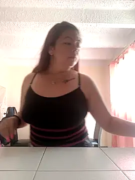Snapshot of queencarlota82 chatting on February 21, 2025, 6:37 pm queencarlota82 online show from February 21, 2025, 6:37 pm