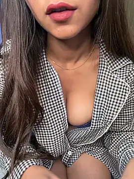 Sofia3393 online show from May 3, 2026, 7:17 pm