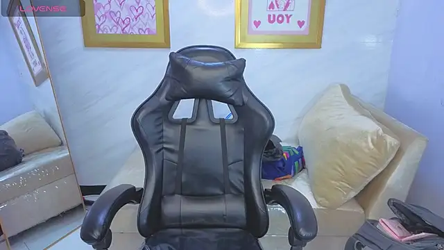 Snapshot of Paulette_v chatting on January 14, 2026, 1:04 pm Paulette v online show from January 14, 2026, 1:04 pm