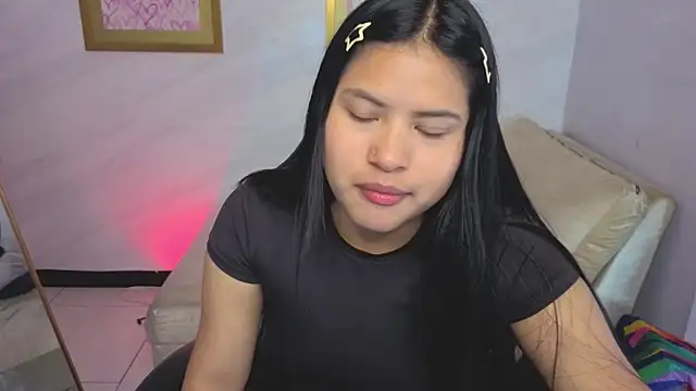 Snapshot of Paulette_v chatting on April 22, 2026, 1:07 pm Paulette v online show from April 22, 2026, 1:07 pm