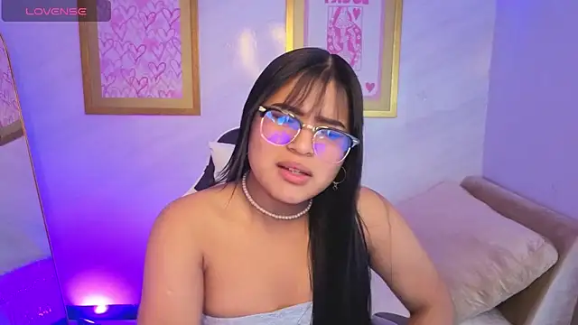 Snapshot of Paulette_v chatting on March 7, 2026, 1:05 pm Paulette v online show from March 7, 2026, 1:05 pm