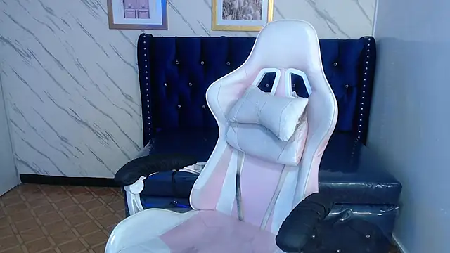 Snapshot of Paulette_v chatting on February 20, 2025, 12:47 pm Paulette v online show from February 20, 2025, 12:47 pm