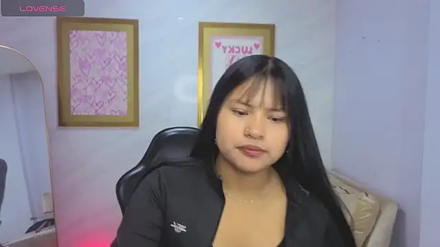 Snapshot of Paulette_v chatting on April 24, 2026, 1:02 pm Paulette v online show from April 24, 2026, 1:02 pm