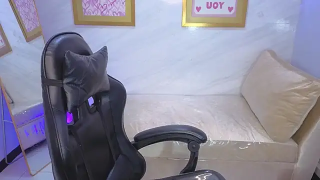 Snapshot of Paulette_v chatting on January 17, 2026, 1:04 pm Paulette v online show from January 17, 2026, 1:04 pm