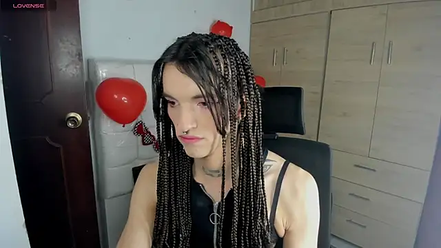 Snapshot of CharlotteWings chatting on February 19, 2025, 5:27 pm CharlotteWings online show from February 19, 2025, 5:27 pm