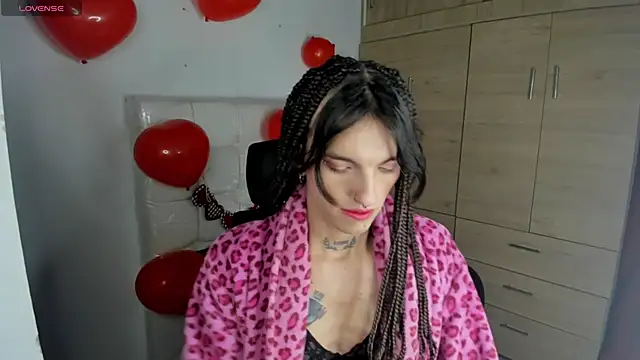 Snapshot of CharlotteWings chatting on February 18, 2025, 11:33 am CharlotteWings online show from February 18, 2025, 11:33 am