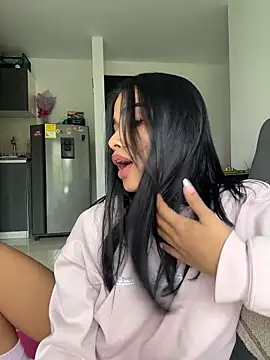 Bella Smiith  online show from February 19, 2026, 4:37 pm