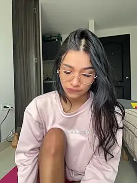 Bella Smiith  online show from February 25, 2026, 1:44 pm