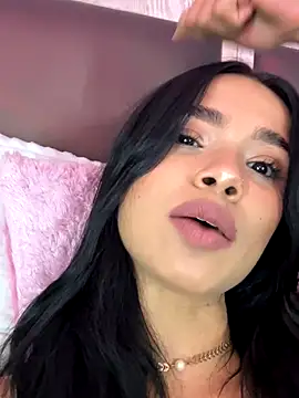 Bella Smiith  online show from November 27, 2025, 7:36 pm