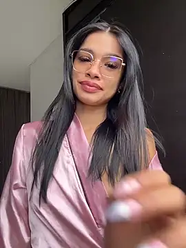 Bella Smiith  online show from February 12, 2026, 2:17 pm