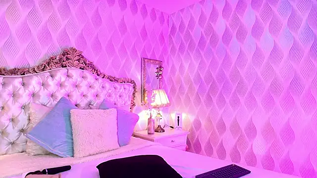 Bella Smiith  online show from February 4, 2026, 3:29 pm