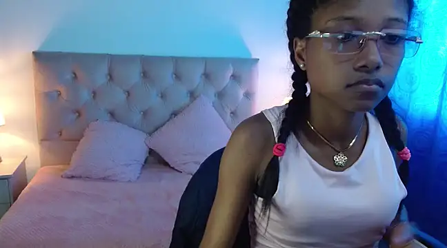 LITTLEDOLLHOT online show from February 7, 2025, 6:13 pm