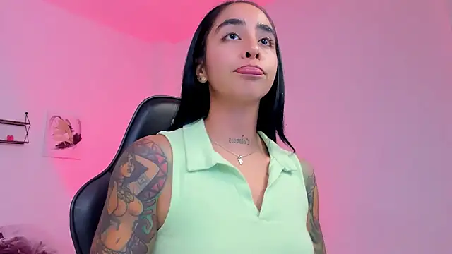 Snapshot of sophierooy22 chatting on March 18, 2026, 2:37 am sophierooy22 online show from March 18, 2026, 2:37 am