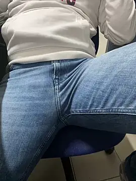 Snapshot of Greeneyes0820 chatting on February 27, 2025, 12:01 pm Greeneyes0820 online show from February 27, 2025, 12:01 pm