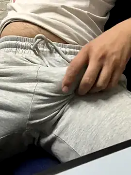 Snapshot of Greeneyes0820 chatting on September 20, 2025, 7:57 am Greeneyes0820 online show from September 20, 2025, 7:57 am