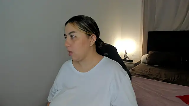 brithany olson25 online show from April 18, 2026, 2:47 am