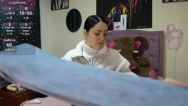 Emmie Hot online show from November 11, 2025, 12:11 pm