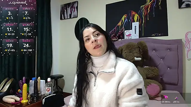 Emmie Hot online show from November 18, 2025, 12:19 pm