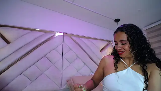 luxurycoupl online show from November 27, 2025, 3:51 am