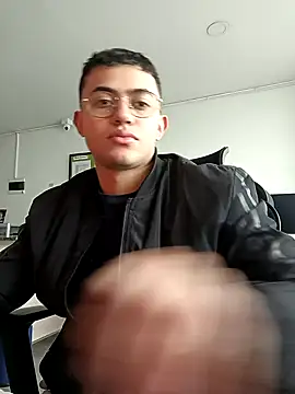 Snapshot of Thonny-becker chatting on February 8, 2025, 12:17 pm Thonny-becker online show from February 8, 2025, 12:17 pm