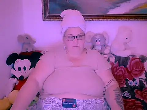 Snapshot of Marryllunax chatting on November 10, 2025, 8:14 pm Marryllunax online show from November 10, 2025, 8:14 pm