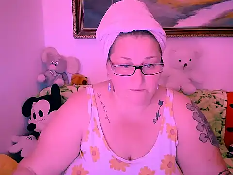 Snapshot of Marryllunax chatting on October 19, 2025, 7:27 pm Marryllunax online show from October 19, 2025, 7:27 pm