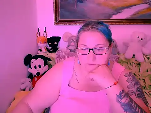 Snapshot of Marryllunax chatting on October 22, 2025, 7:35 pm Marryllunax online show from October 22, 2025, 7:35 pm