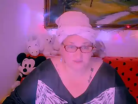 Snapshot of Marryllunax chatting on November 22, 2025, 8:08 pm Marryllunax online show from November 22, 2025, 8:08 pm